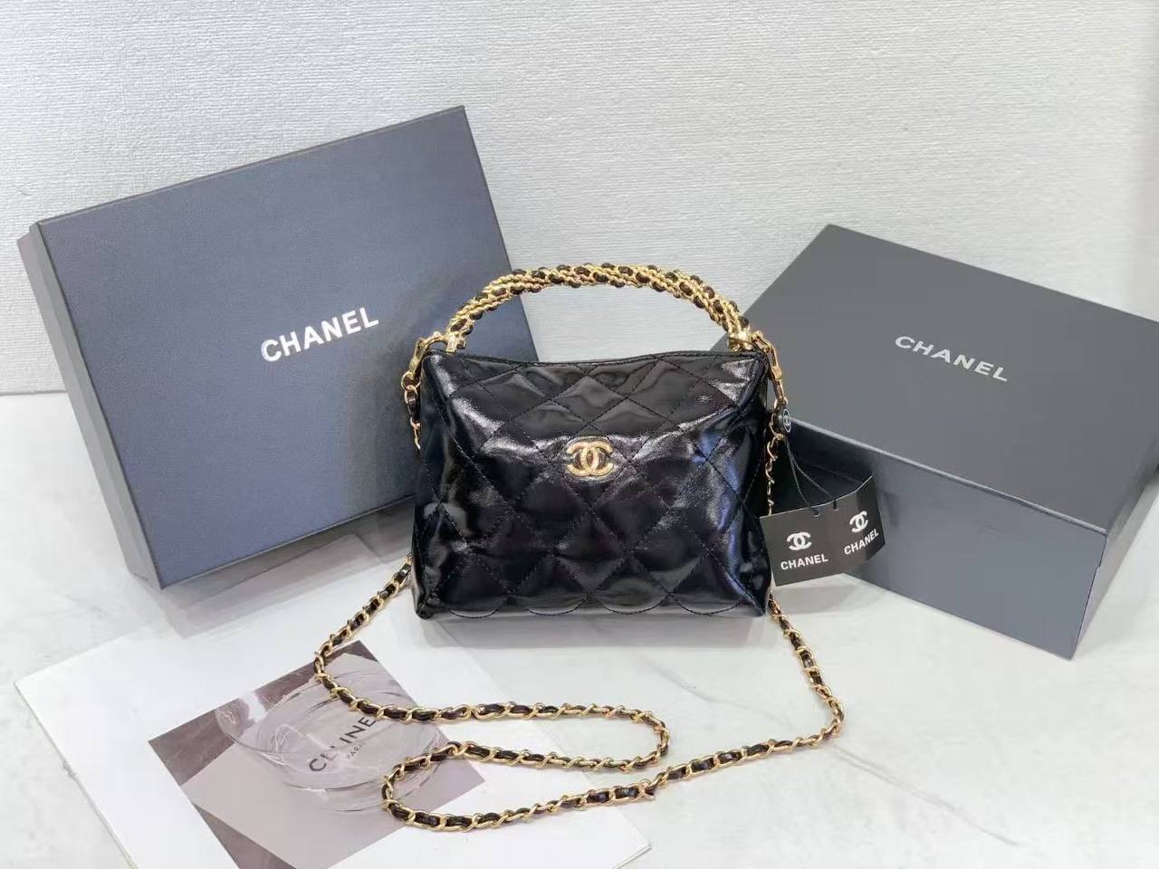 CHANEL

 GOOD QUALITY 

WITH BOX
🎁🎁🎁

90 dhs✅
SIZE: 19cm

Zain39
♥️♥️♥️