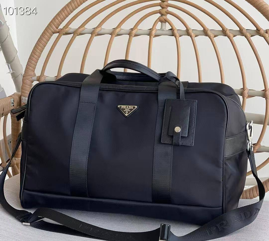 PRADA TRAVELING BAG 
COPY ONE NEW CAME 
150 dhs✅
SIZE: 45 CM

Zain39 
♥️♥️♥️