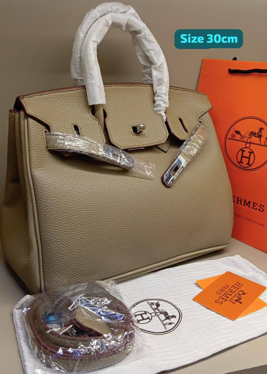 Hermes

Good quality 

120 dhs🇦🇪🇦🇪🇦🇪

Zain186
♥️♥️♥️