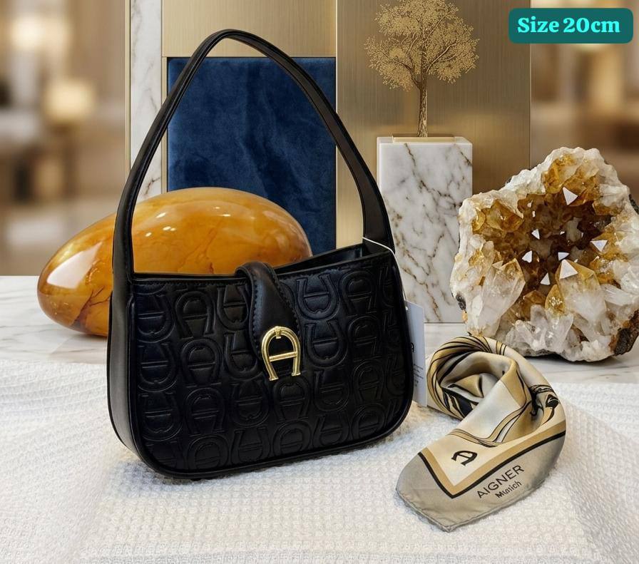Aigner
Good quality 
with box 
🎁🎁🎁

90 dhs✅

Zain186
♥️♥️♥️