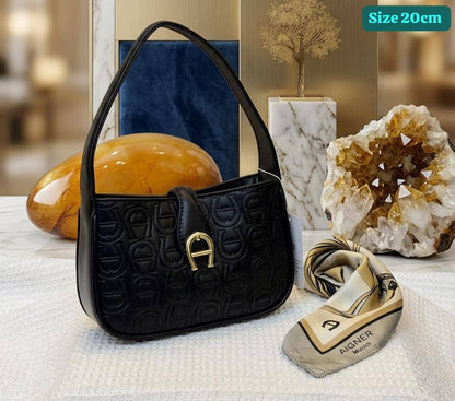 Aigner
Good quality 
with box 
🎁🎁🎁

90 dhs✅

Zain186
♥️♥️♥️