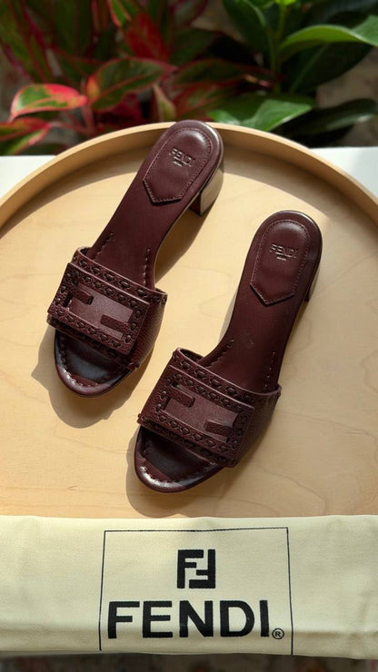 FENDI

Available🤩

Master quality 

Size: 36 to 41
430 dhs🇦🇪🇦🇪

Zain318
♥️♥️♥️