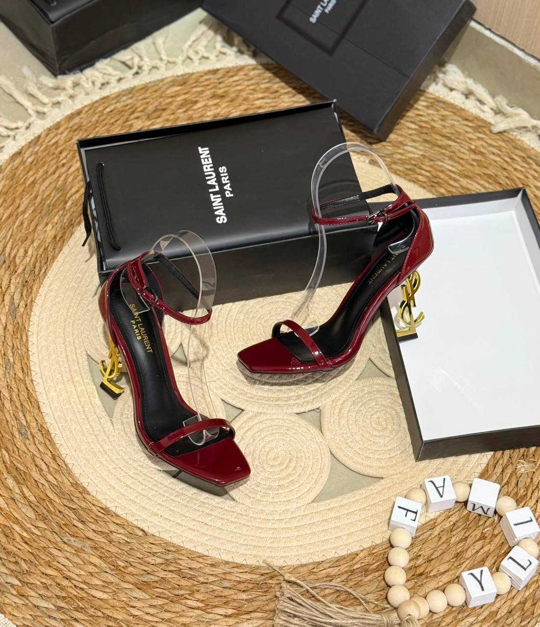 Ysl  heel

  Size 36. To 41

120 dhs✅

Zain80
♥️♥️♥️