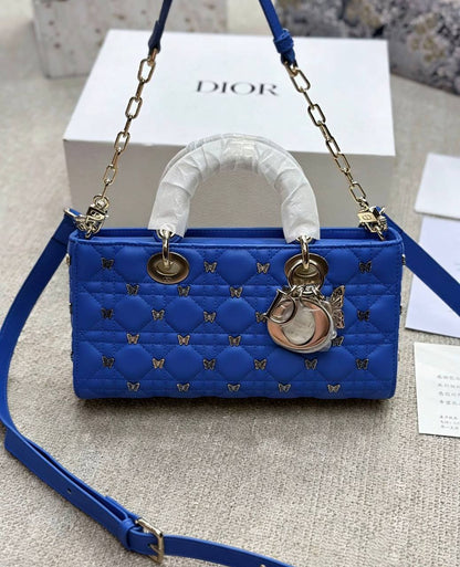 Dior
130 dhs✅
High quality 

with box
🎁🎁🎁

Zain35
♥️♥️♥️