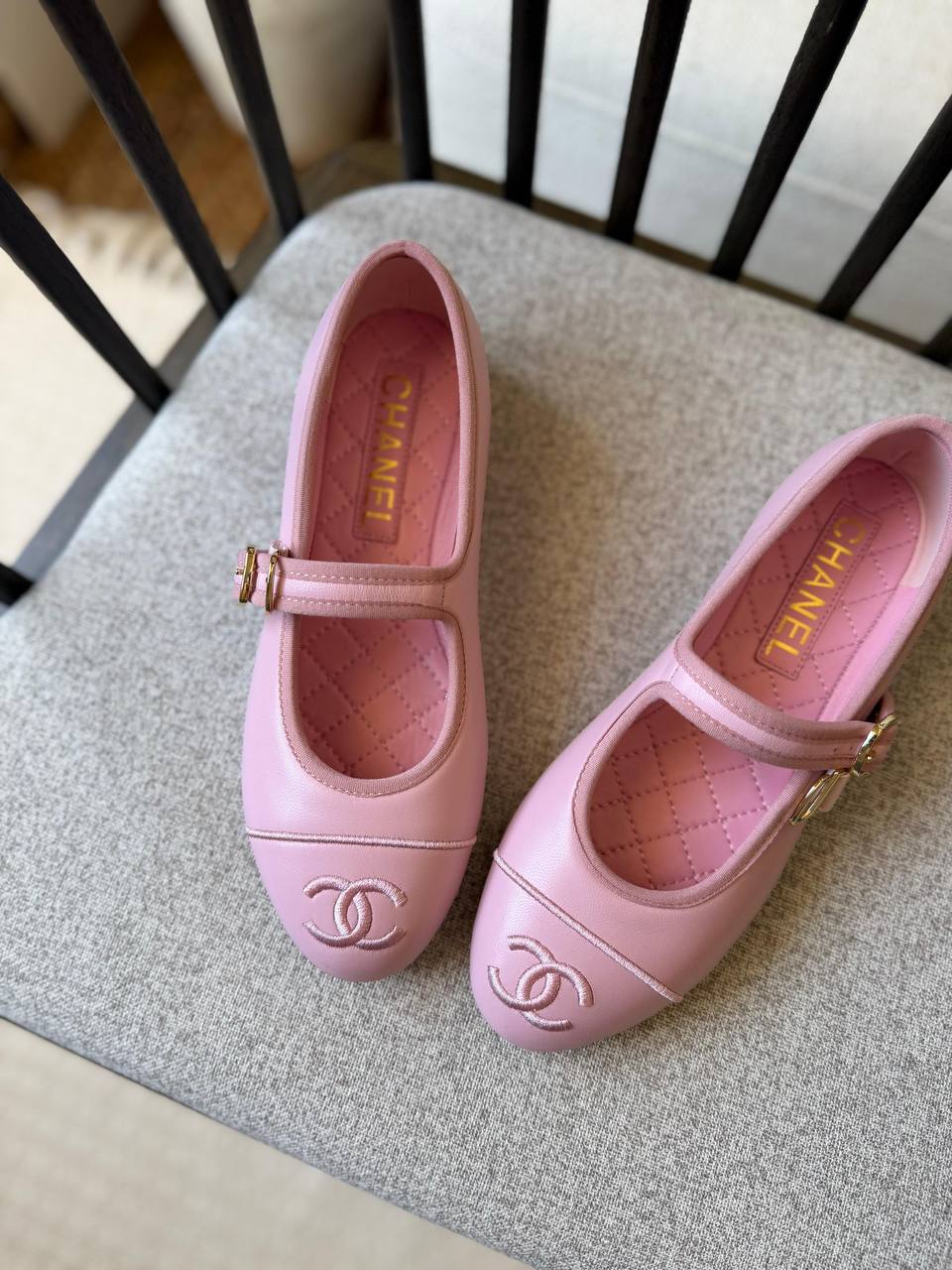 Chanel
𝑨𝑨𝑨 𝑸𝒖𝒂𝒍𝒊𝒕𝒚
𝑺𝒊𝒛𝒆 𝟑6 𝒕𝒐 𝟒2 
450 dhs✅

Zain81
♥️♥️♥️