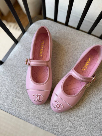 Chanel
𝑨𝑨𝑨 𝑸𝒖𝒂𝒍𝒊𝒕𝒚
𝑺𝒊𝒛𝒆 𝟑6 𝒕𝒐 𝟒2 
450 dhs✅

Zain81
♥️♥️♥️