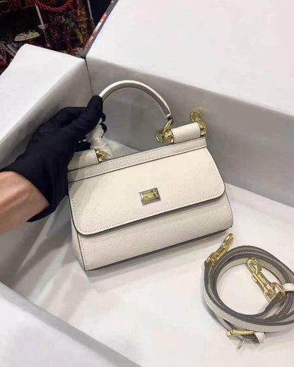 D&G
with box
110 dhs🇦🇪🇦🇪

Zain306
♥️♥️♥️