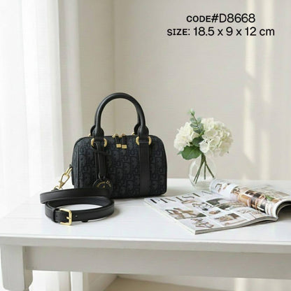 CHRISTIAN DIOR
ɢʀᴏᴏᴠᴇ 20 ᴛᴏᴘ ʜᴀɴᴅʟᴇ
ᴏʙʟɪǫᴜᴇ ᴊᴀᴄǫᴜᴀʀᴅ ᴄᴀɴᴠᴀs
ᴡɪᴛʜ ʟᴏɴɢ ʙᴇʟᴛ sᴛʀᴀᴘ
ɢᴏʟᴅ ʜᴀʀᴅᴡᴀʀᴇ
ᴡɪᴛʜ ʟᴏɢᴏ ᴄʜᴀɪɴ sᴛᴀʀ
sɪᴢᴇ : 18.5 cm
ᴡɪᴛʜ BOX
🎁🎁🎁

95 dhs❣️

Zain31
♥️♥️♥️