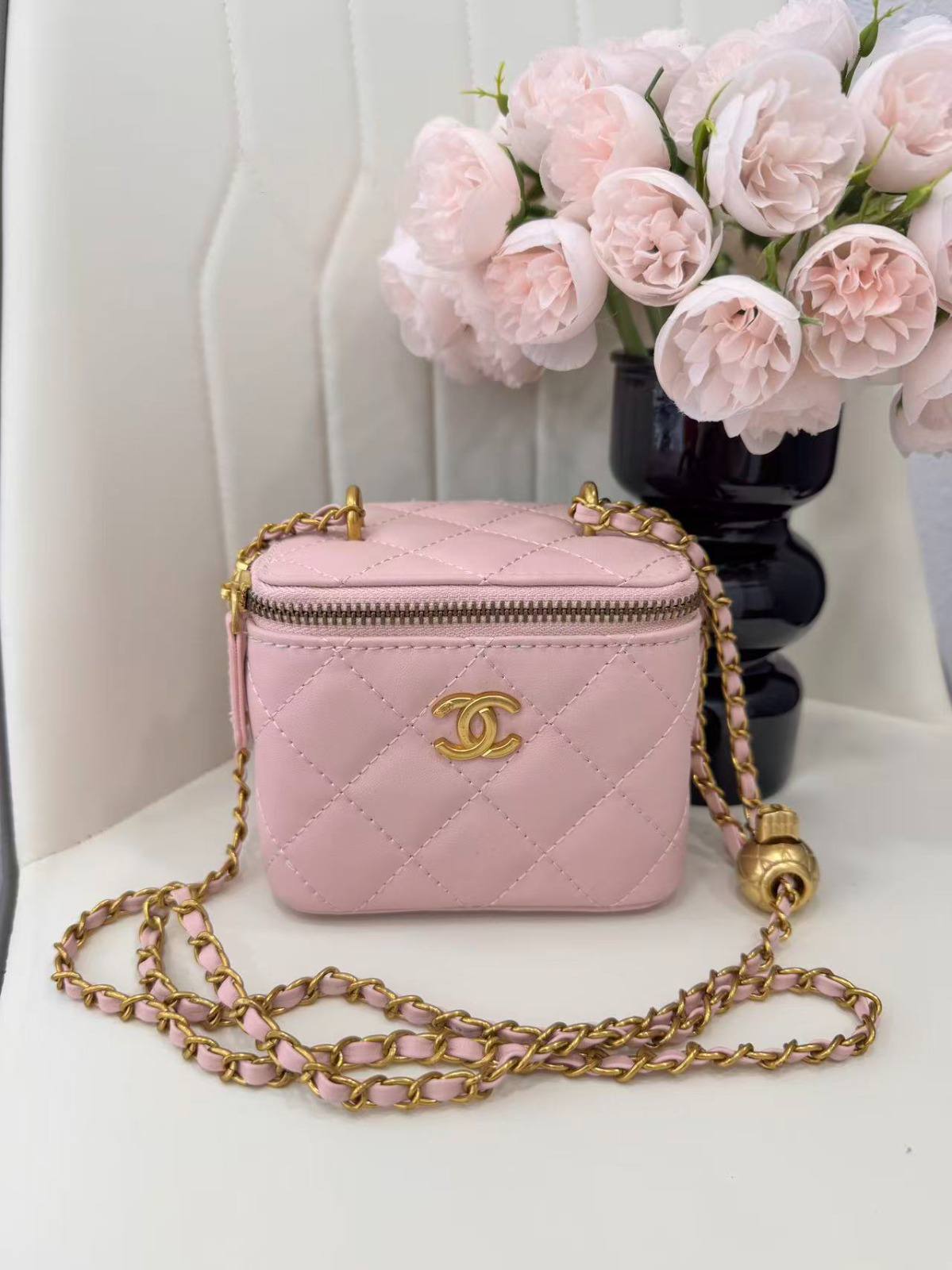 CHANEL

best quality 
with box

95 dhs🇦🇪🇦🇪🇦🇪
size12CM

Zain290
♥️♥️♥️