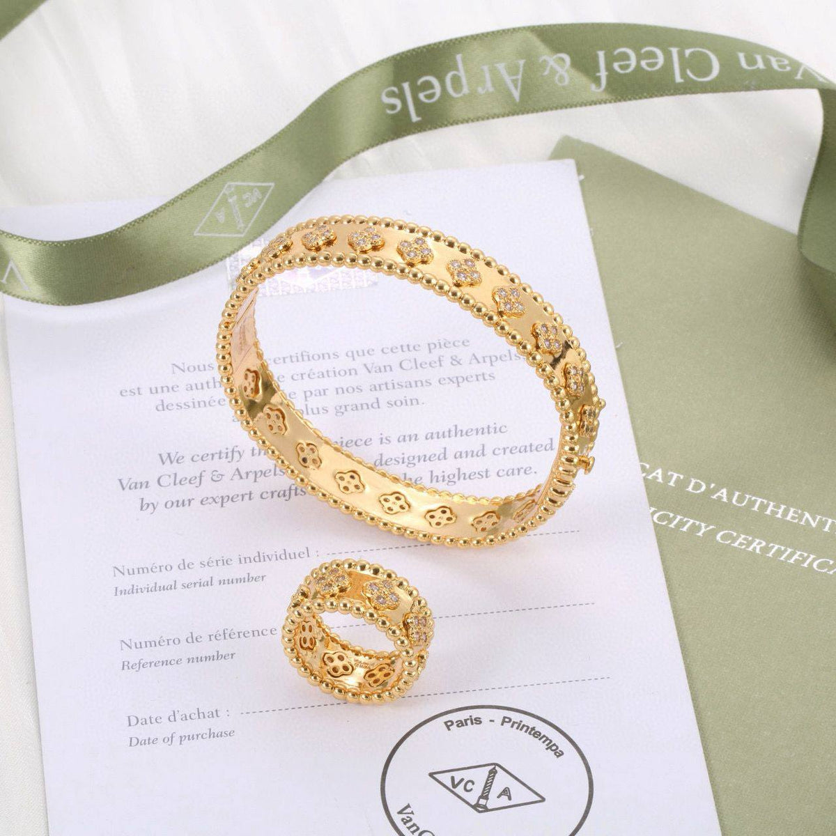 VANCLEAF
BANGLE RING
SET MASTER ✨💫


125 dhs🇦🇪🇦🇪

WITH BOX AND PAPER BAG🎁🛍️

Zain89
♥️♥️♥️
