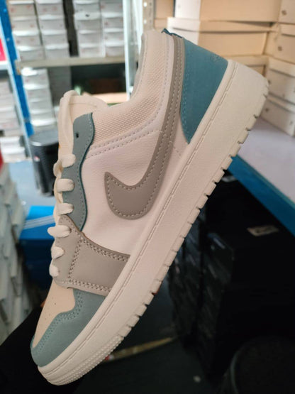 Nike
Size 36 to 45
60 dhs🪙🌨️

Zain05
♥️♥️♥️