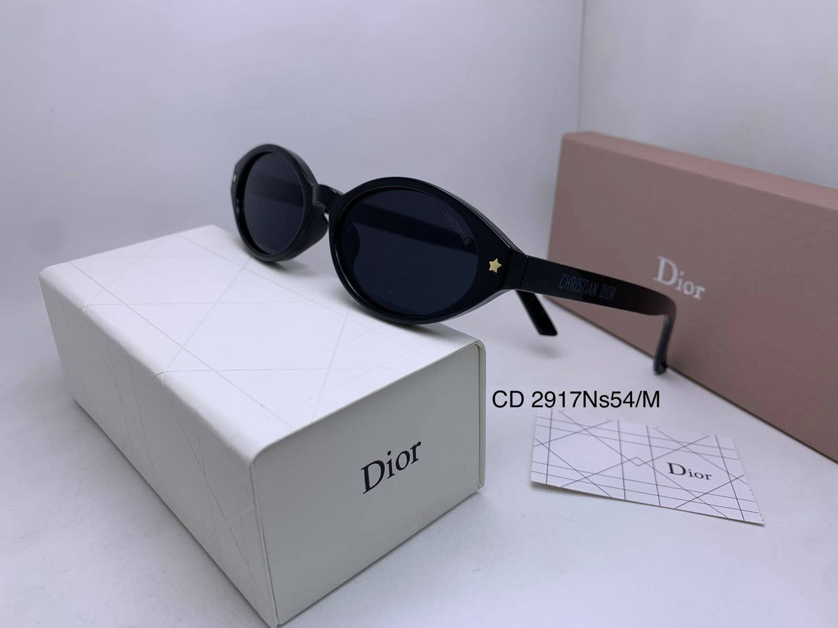 Ladies sunglasses 
70 dhs🇦🇪🇦🇪

Zain126
♥️♥️♥️
