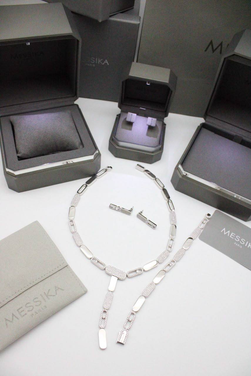 Messika set

300 dhs🇦🇪🇦🇪

Zain122
♥️♥️♥️
