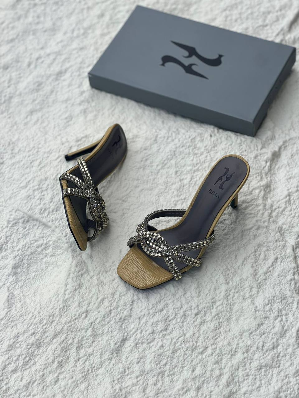 GINA 
SIZE 36 to 41
105 dhs✅

Zain21
♥️♥️♥️