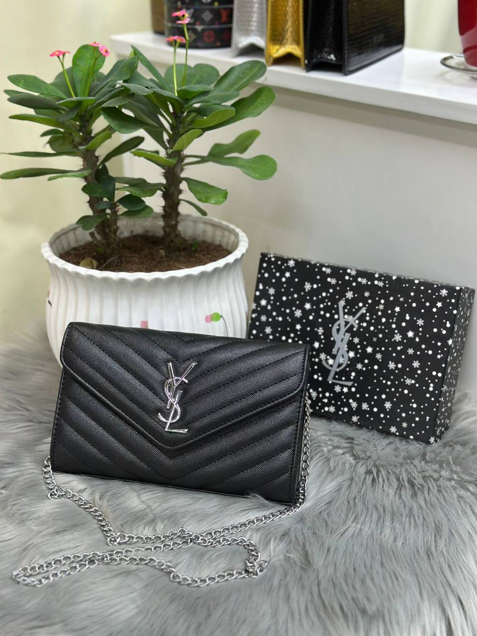 YSL
SIZE……….23CM🌷
80 dhs🌺
with BOX✅

Zain244
♥️♥️♥️