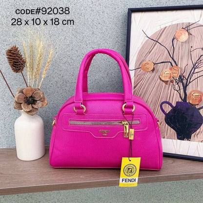 FENDI  ᴢᴜᴄᴄᴀ ᴛᴏᴘ ʜᴀɴᴅ
ғғ ᴊᴀᴄǫᴜᴀʀᴅ ᴄᴀɴᴠᴀs  ᴀɴᴅ 
ᴍᴀᴛᴛᴇ ʟᴇᴀᴛʜᴇʀ ᴍᴀᴛᴇʀɪᴀʟ
ɢᴏʟᴅ ʜᴀʀᴅᴡᴀʀᴇ
ᴡɪᴛʜ ʟᴏɴɢ ʙᴇʟᴛ sᴛʀᴀᴘ
sɪᴢᴇ : 28 cm

75 dhs💓

Zain31
♥️♥️♥️