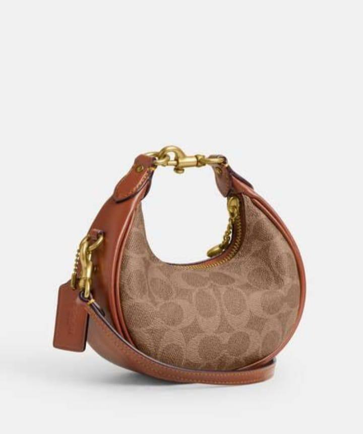Coach

With box 
🎁🎁🎁

90 dhs🪙🌨️

Zain136
♥️♥️♥️