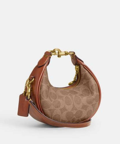 Coach

With box 
🎁🎁🎁

90 dhs🪙🌨️

Zain136
♥️♥️♥️