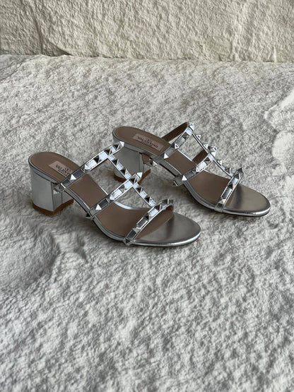 Valentino
SuperMaster Quality 💯
450 dhs🌺
Size:36-41💥

Zain171
♥️♥️♥️