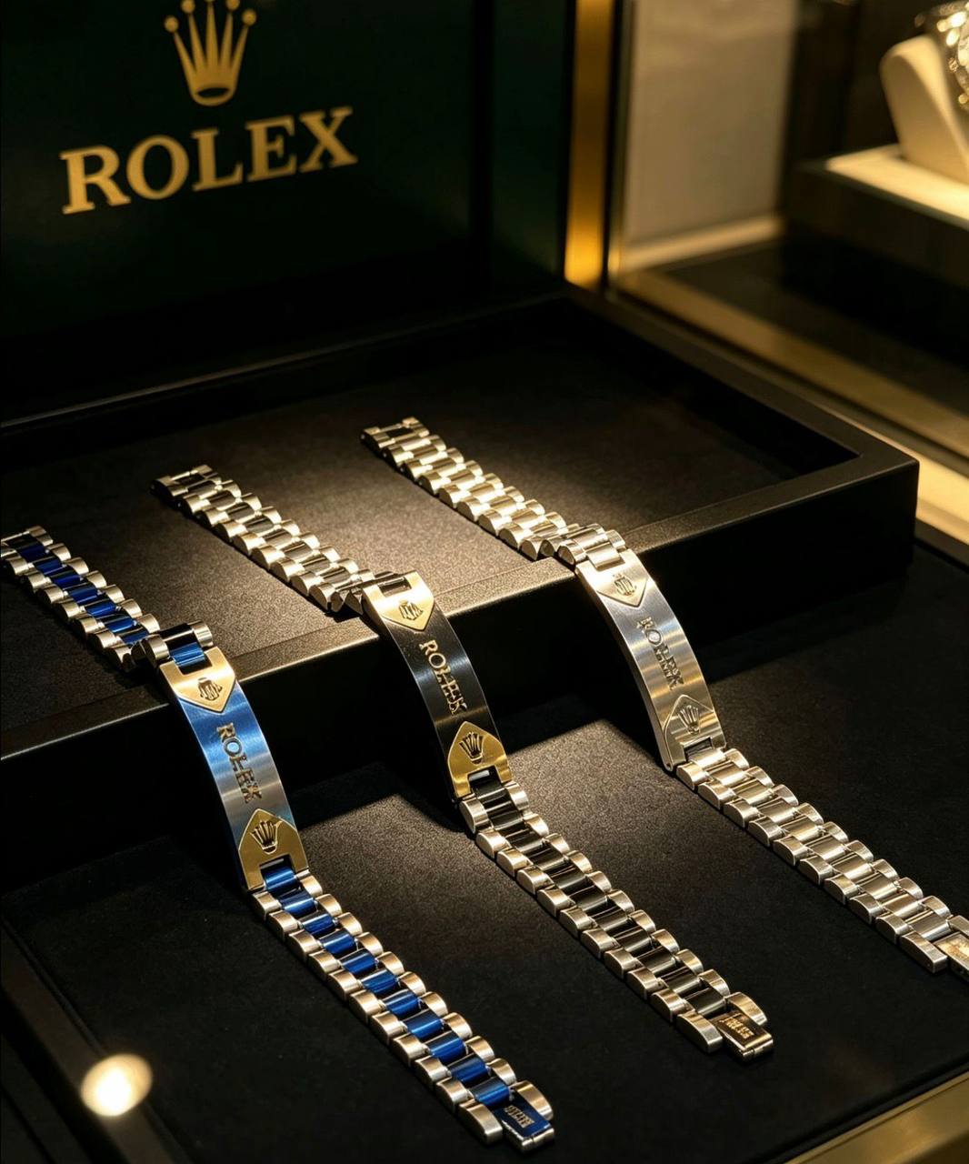 Men’s bracelet ❤️‍🔥*
Stainless steel 💯
Non tarnish 💥
One year warranty 💯
With black boxes 🗃️ 
40 dhs✅

Zain216
♥️♥️♥️