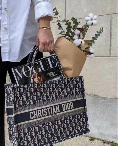 Dior
110 dhs❣️
36cm
41cm

Zain35
♥️♥️♥️