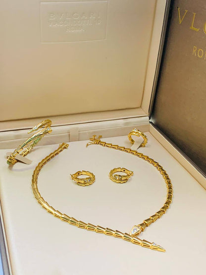 Bvlgari Set
280 dhs🪙💚
Necklace 
Bangle 
Earring 
Ring
Bvlgari Master

Zain89
♥️♥️♥️