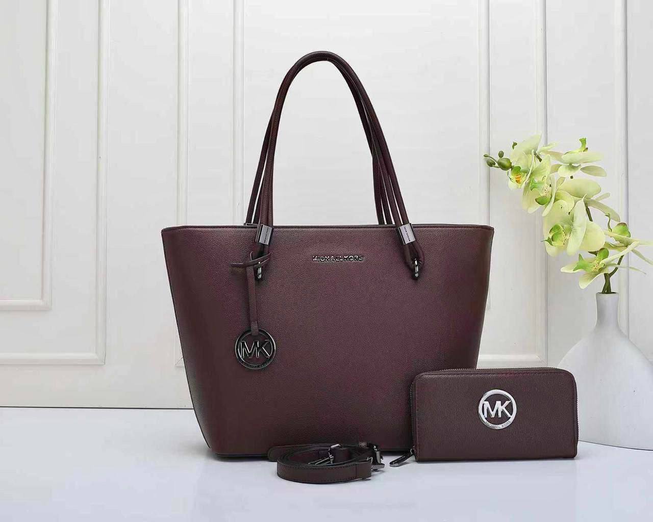 MK 
GOOD QUALITY 
110 dhs✅
SIZE : 32cm

Zain295
♥️♥️♥️