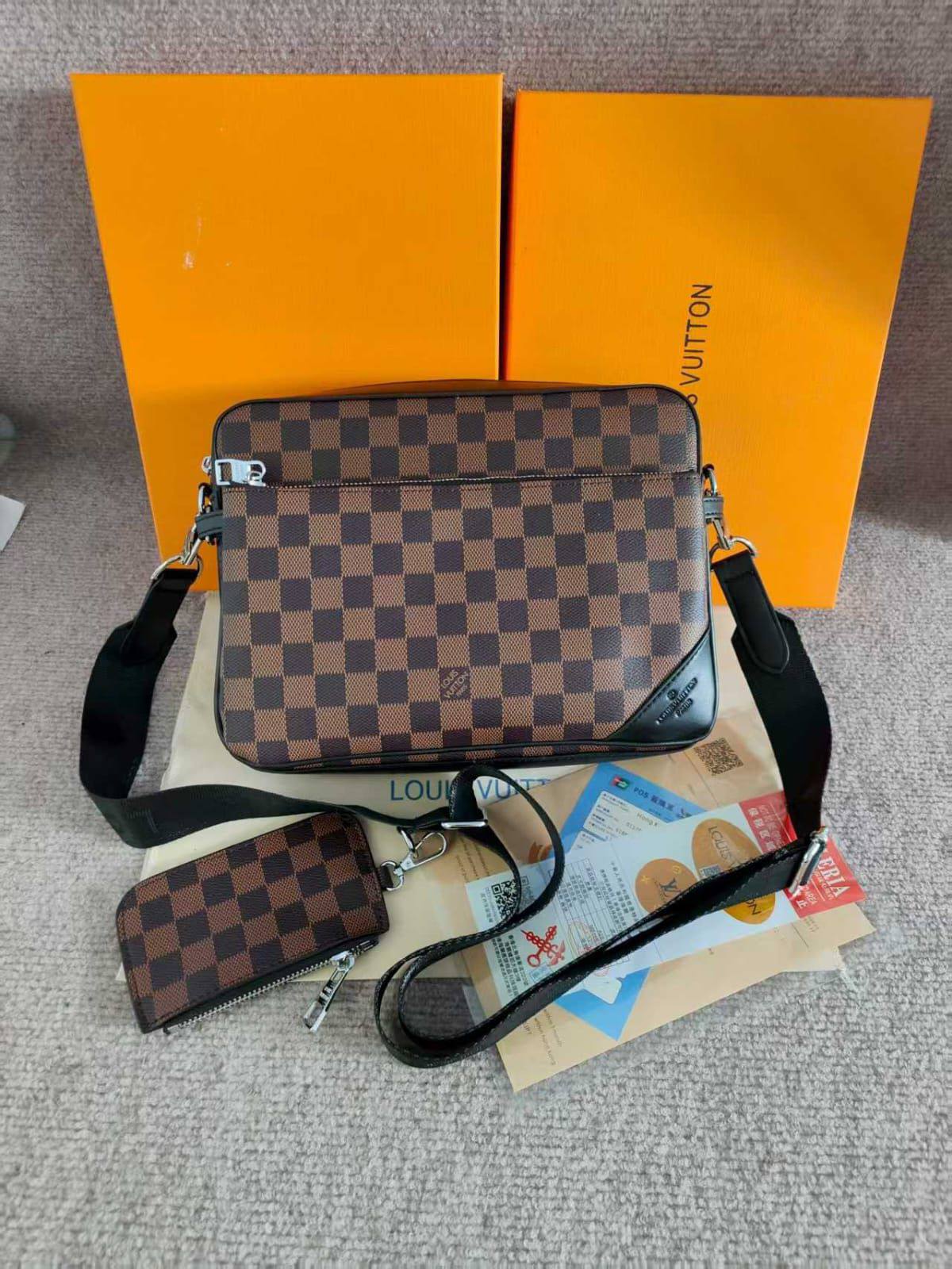 Lv Man’s Bag

Good Quality 

With Box 
🎁🎁🎁

95 dhs❣️

Zain250
♥️♥️♥️