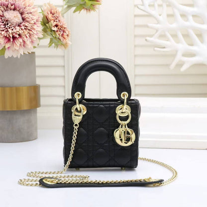 DIOR MINI SIZE 

GOOD QUALITY 

WITH BOX 
🎁🎁🎁

110 dhs✅

Zain295
♥️♥️♥️
