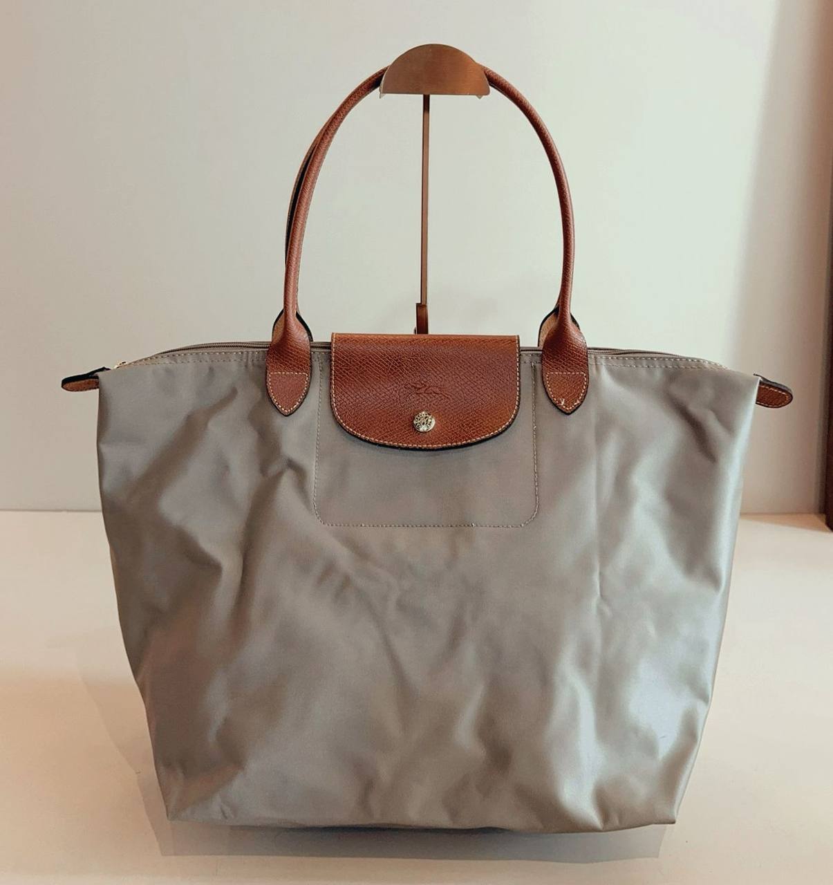 LONG CHAMP
 NEW CAME HIGH QUALITY 
BIG SIZE 
90 dhs✅

Zain39
♥️♥️♥️