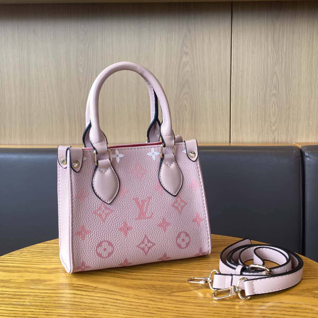LV

Best quality 

with box
105 dhs🇦🇪🇦🇪

size 18CM

Zain290
♥️♥️♥️