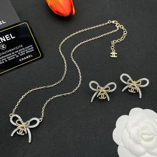 CHANEL SET ❤️‍🔥*
Necklace 🦋
Earring✨
Bracelet 🍁
Master quality 💯
With normal boxes 🗃️ 
135 dhs❣️
With master box 📦 
150 dhs❣️

Zain216
♥️♥️♥️