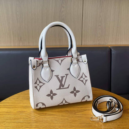 LV

Best quality 

with box
105 dhs🇦🇪🇦🇪

size 18CM

Zain290
♥️♥️♥️