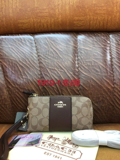 Coach
Small bag, double zipper
with 2 straps
55 dhs🇦🇪🇦🇪

Zain136
♥️♥️♥️