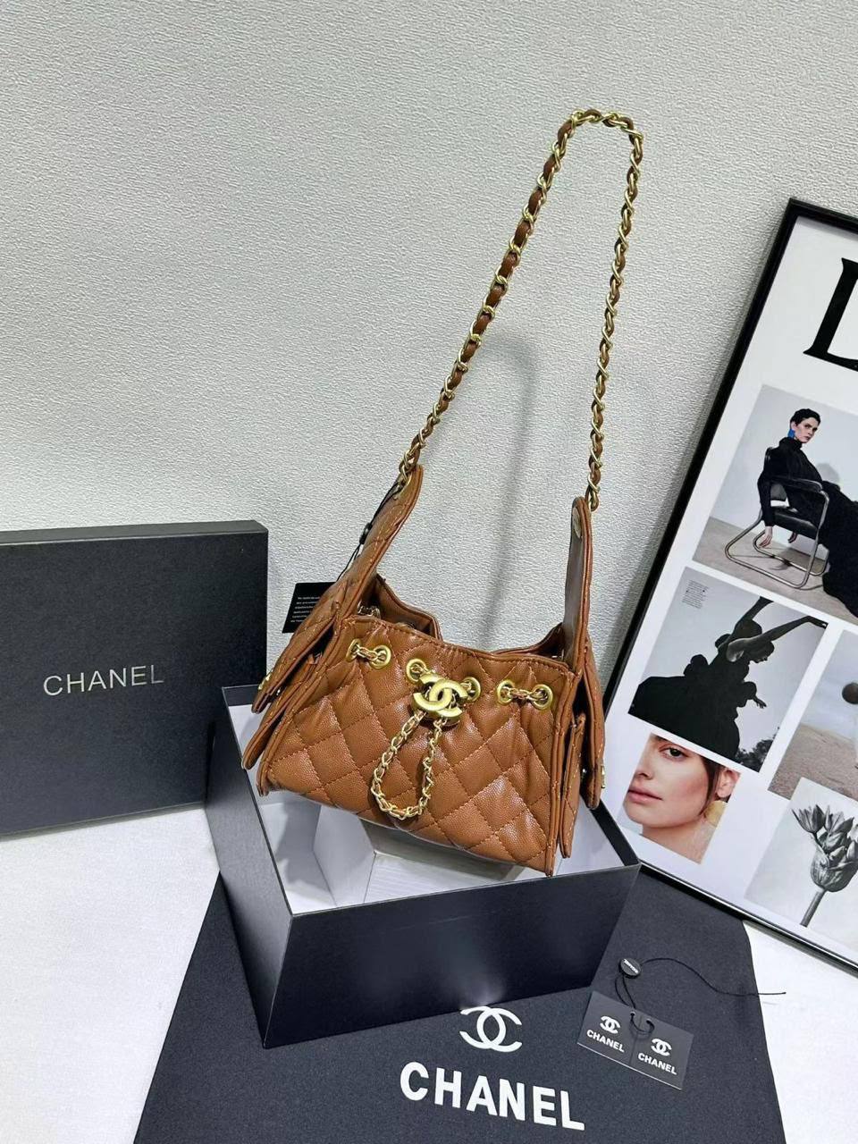 CHANEL 

100 DHS🇦🇪

 with box

Zain90
♥️♥️♥️