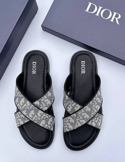 Dior  
110 dhs✅
Size 40-45

Zain55
♥️♥️♥️