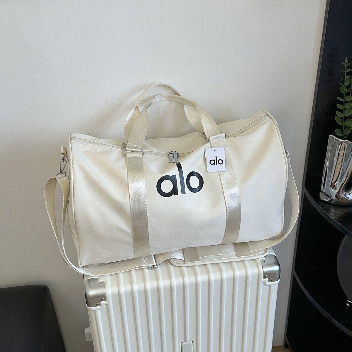 🥇 ALO  Fitness bag

Good quality 

Size : 45 * 26 * 20 cm
80 dhs🇦🇪🇦🇪

Zain115
♥️♥️♥️