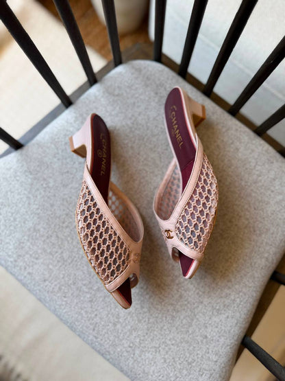 Louboutin
𝑨𝑨𝑨 𝑸𝒖𝒂𝒍𝒊𝒕𝒚
𝑺𝒊𝒛𝒆 35 𝒕𝒐 42 
550 dhs✅

Zain81
♥️♥️♥️
