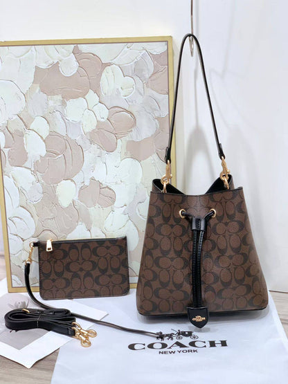 COACH
24cm

Microfiber, Good Quality
110 dhs🪙🌨️ 

Zain254
♥️♥️♥️