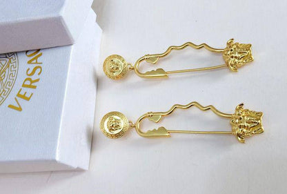 Versace Earrings 💎
Master quality 

*50* AED normal box 📦

Zain48
♥️♥️♥️