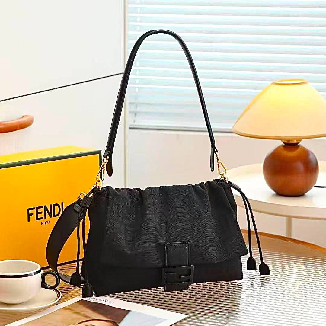 FENDI 
GOOD QUALITY 
WITH BOX 
100 dhs💛

Zain295