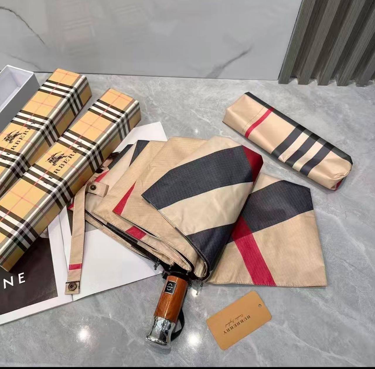 UMBRELLA ☔️*
Master quality 💯
With boxes 🗃️ 
75 dhs✅

Zain216
♥️♥️♥️