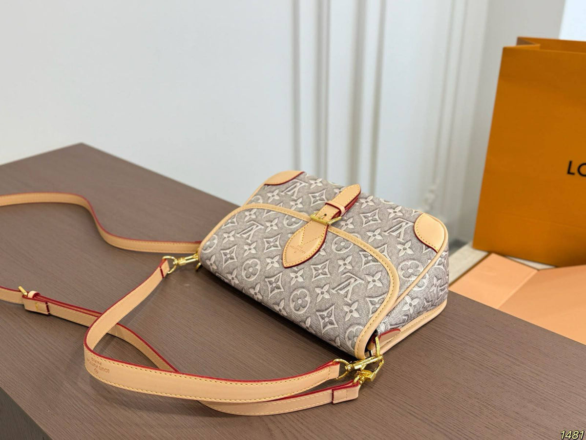LOUIS VUITTON 

NEW DESIGN 

MASTER QUALITY 

WITH BOX 
255 dhs🇦🇪🇦🇪


SIZE: 25cm
🅱️🅰️0️⃣0️⃣9️⃣

Zain39
♥️♥️♥️