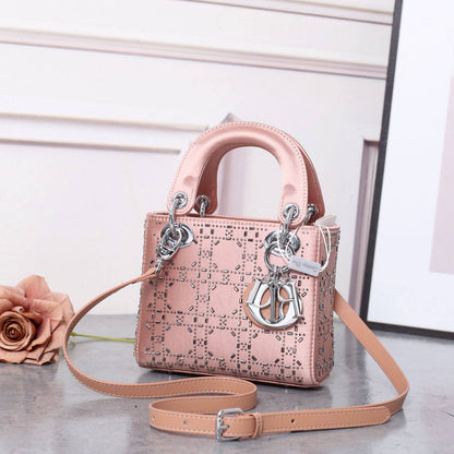 Dior
Best quality

Withbox
🎁🎁🎁

120 dhs🌺
size 18cm

Zain158
♥️♥️♥️
