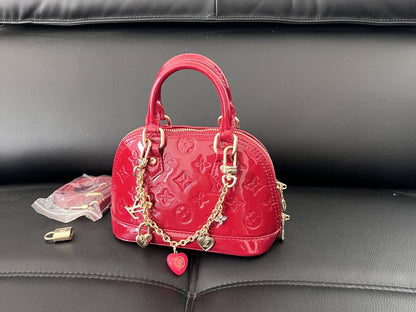 LV
110 dhs✅

With box 
🎁🎁🎁

high quality20cm

Zain26
♥️♥️♥️