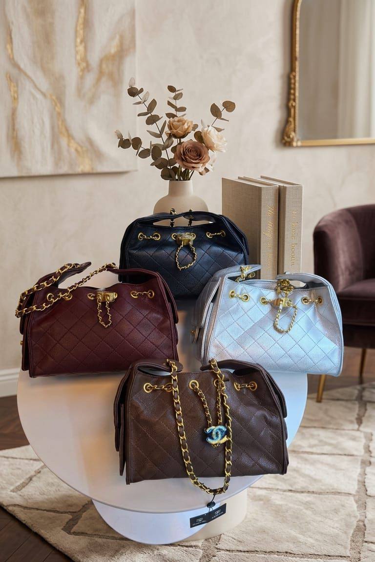 Chanel
120 dhs✅

Zain254
♥️♥️♥️