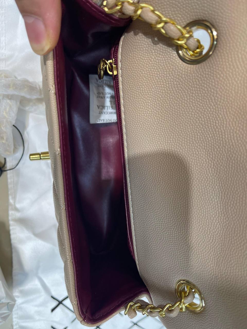 Chanel
Caviar classic
with box 
🎁🎁🎁

100 dhs🪙🌨️

Zain136
♥️♥️♥️