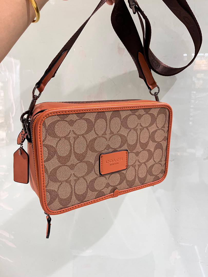 Coach men's bag

85 dhs✅

with box🎁

Zain42
♥️♥️♥️