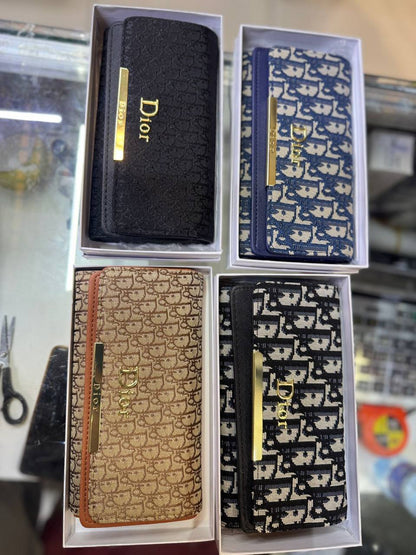 Dior
With box 
🎁🎁🎁

30 dhs✅

Zain93
♥️♥️♥️