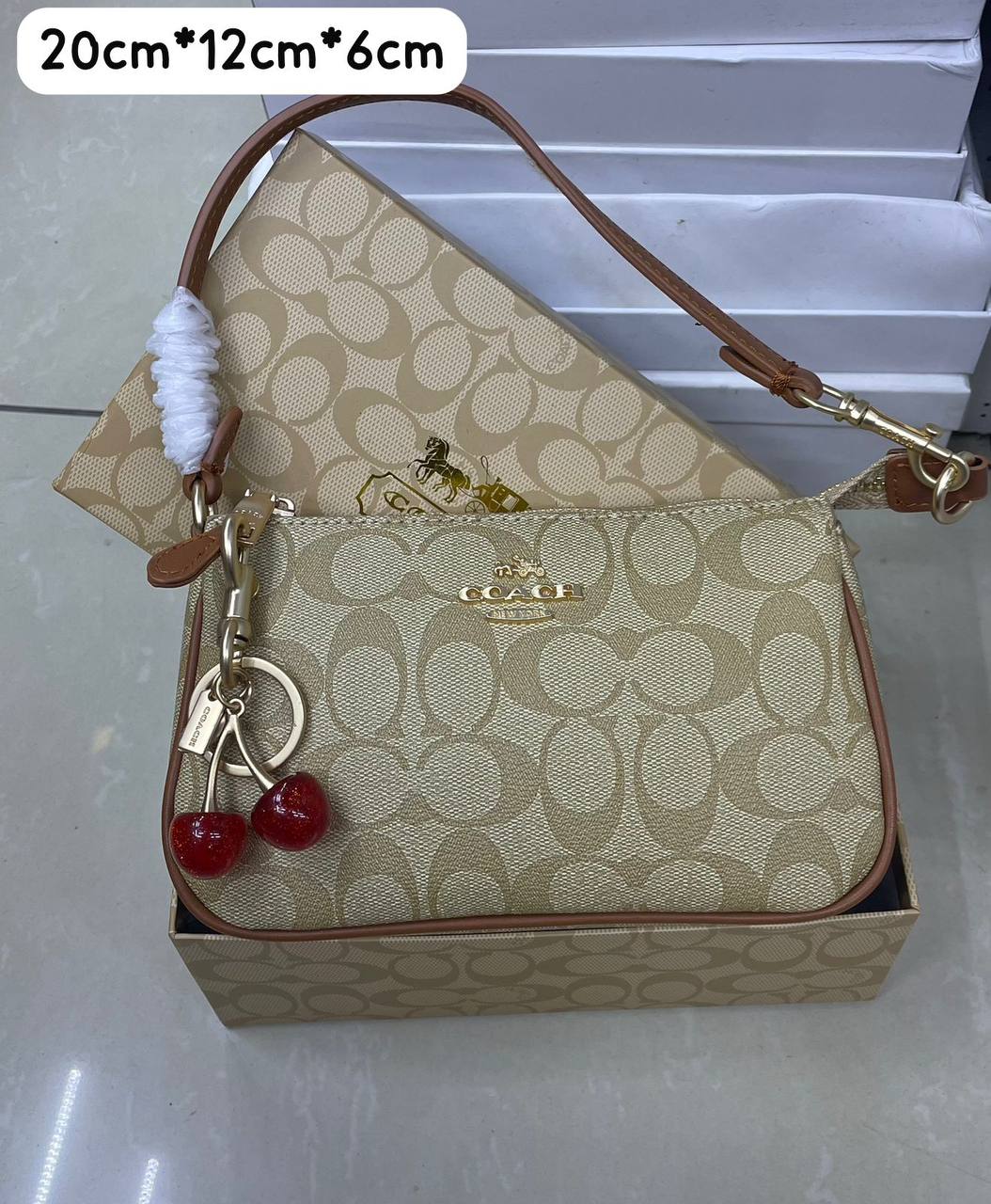 Coach

85 dhs✅ 

with box
🎁🎁🎁

Zain72
♥️♥️♥️